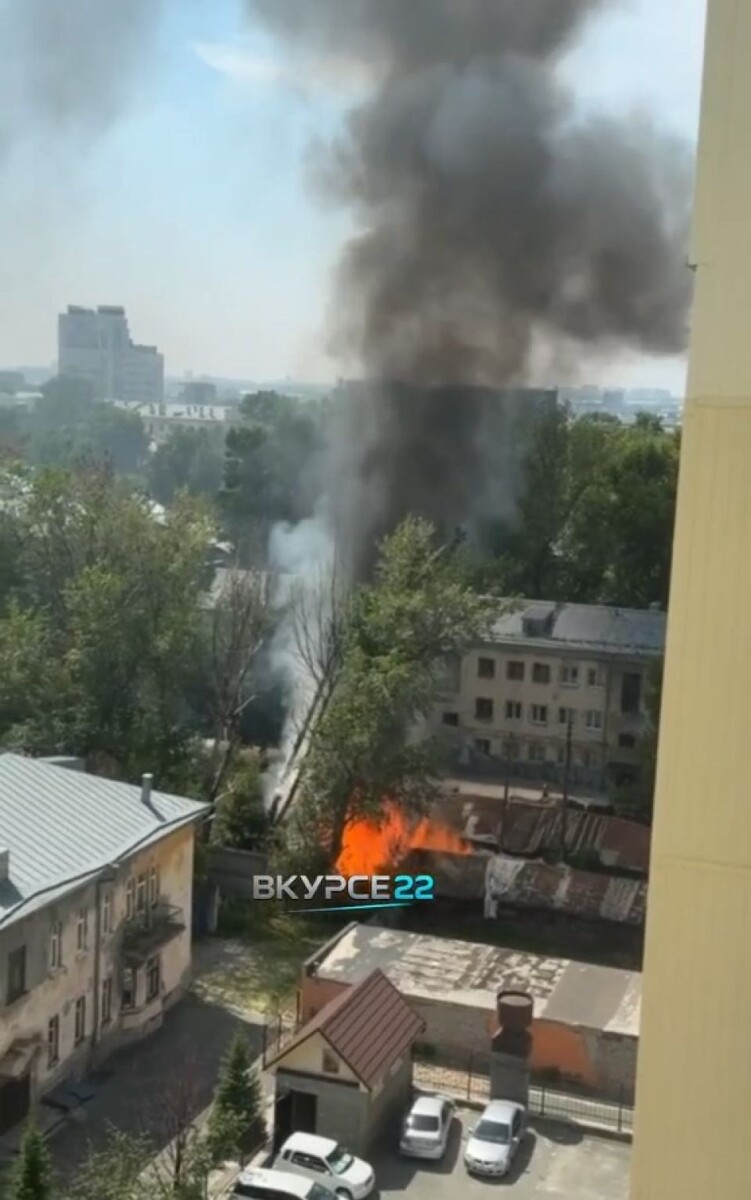    Пожар на Цеховой. Источник: max.ru/vkurse22