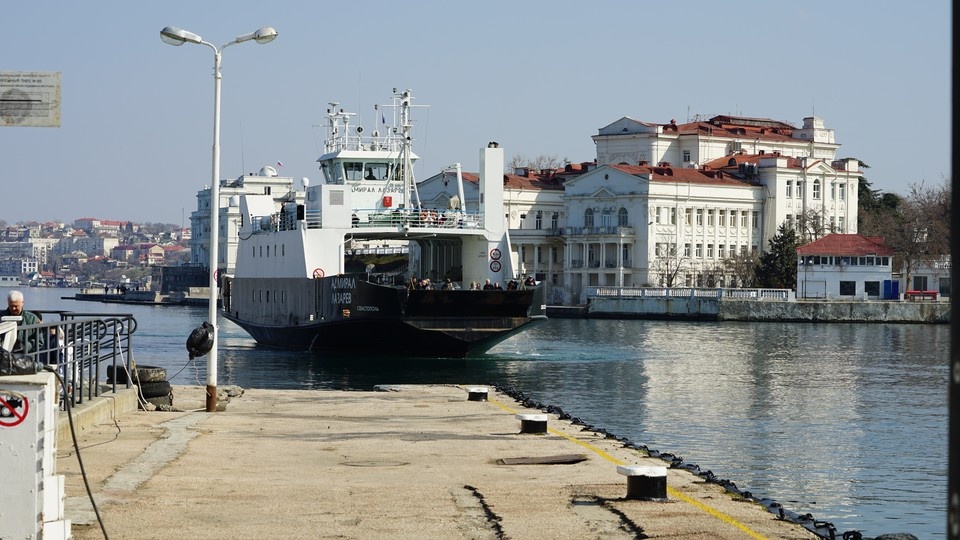    В Севастополе дали отбой воздушной тревоги. Дмитрий СТЕШИН
