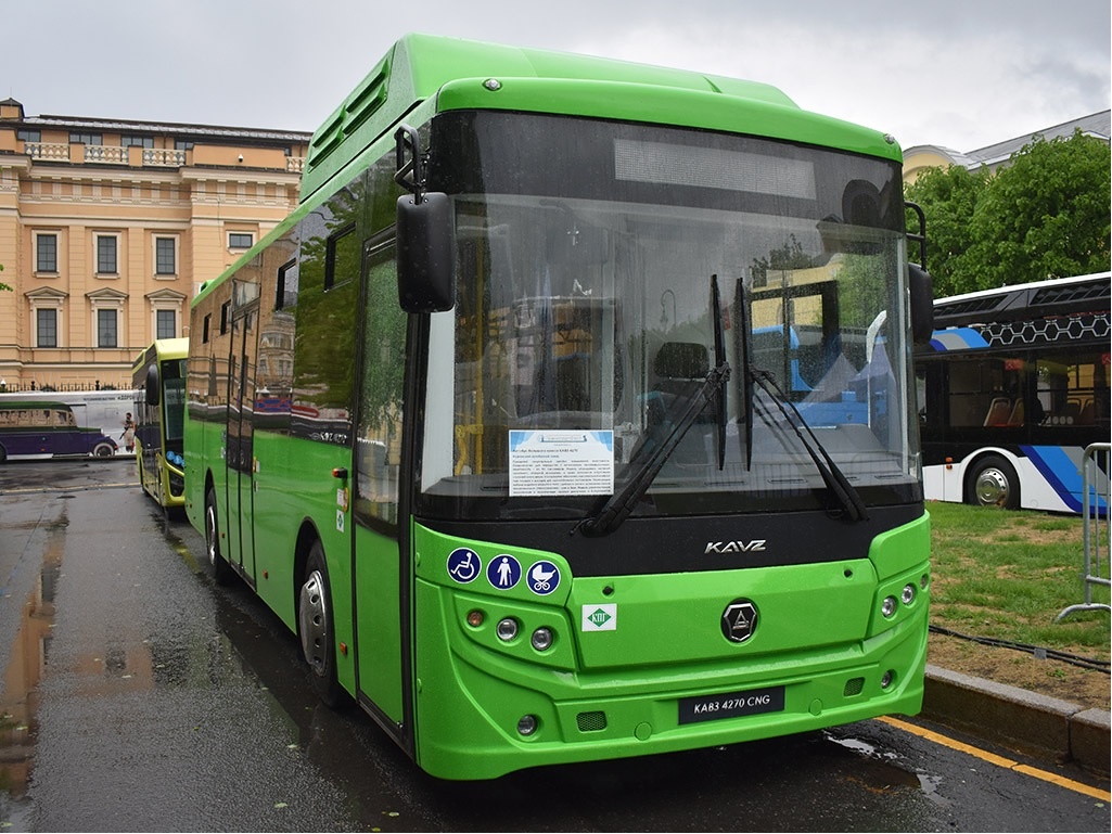 Газомоторный КАвЗ-4270 С2 на фетивале в Санкт-Петербурге в 2026 году. Фото сайта fotobus.msk.ru
