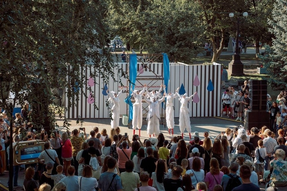    Масштабное событие каждый год предусматривало разнообразную программу. Фото: «Пластилиновый дождь»