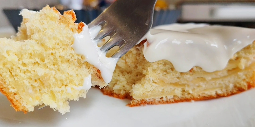 Яблочный пирог в духовке со сметанным кремом🍰