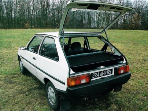 ЗАЗ-1102 «Таврия» вид сзади