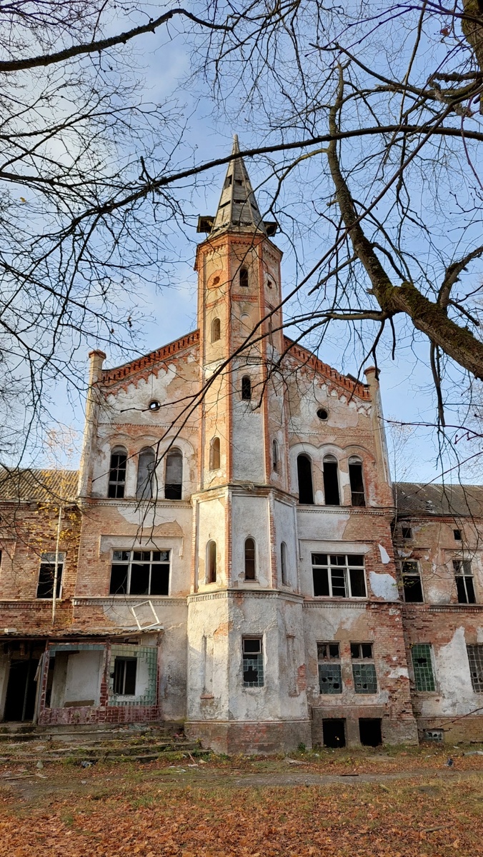 Главное здание Алленберг, октябрь 2022 год.Фото автора
