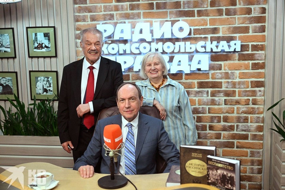    Вячеслав Никонов в студии радио «Комсомольская правда» вспоминал первые дни Великой Отечественной с журналистами Любовью Моисеевой и Александром Гамовым. Евгения ГУСЕВА