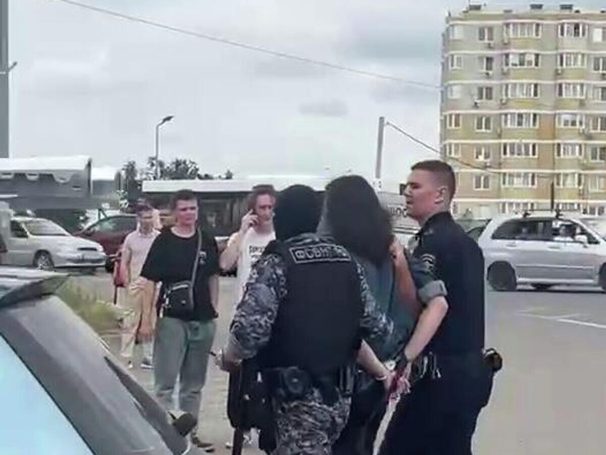    Задержание нападавшего на посетителей в ТЦ в Краснодаре | © Кадр видео из соцсетей