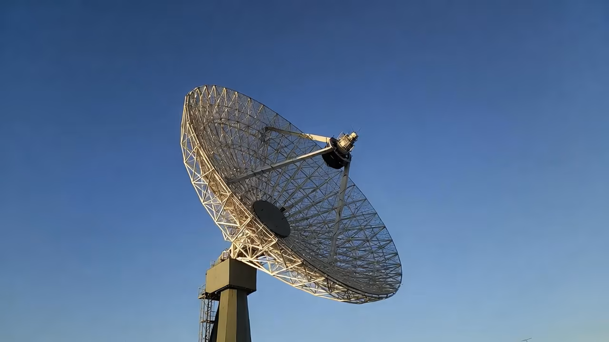 Источник фотографии: https://www.ixbt.com/news/2026/06/17/v-rossii-sozdali-sistemu-volna-kupol-garant-kotoraja-slepit-starlink.html