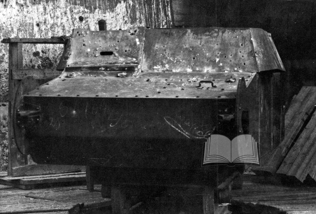 Корпус Т-26-1 с новой подбашенной коробкой, 1938 год.