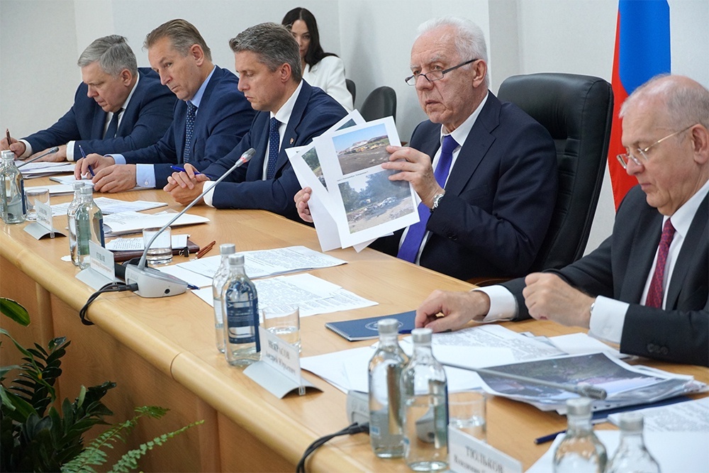    Александр Гуцан заявил, что лично проконтролирует исполнение своих указаний по каждой жалобе. / Иван Егоров