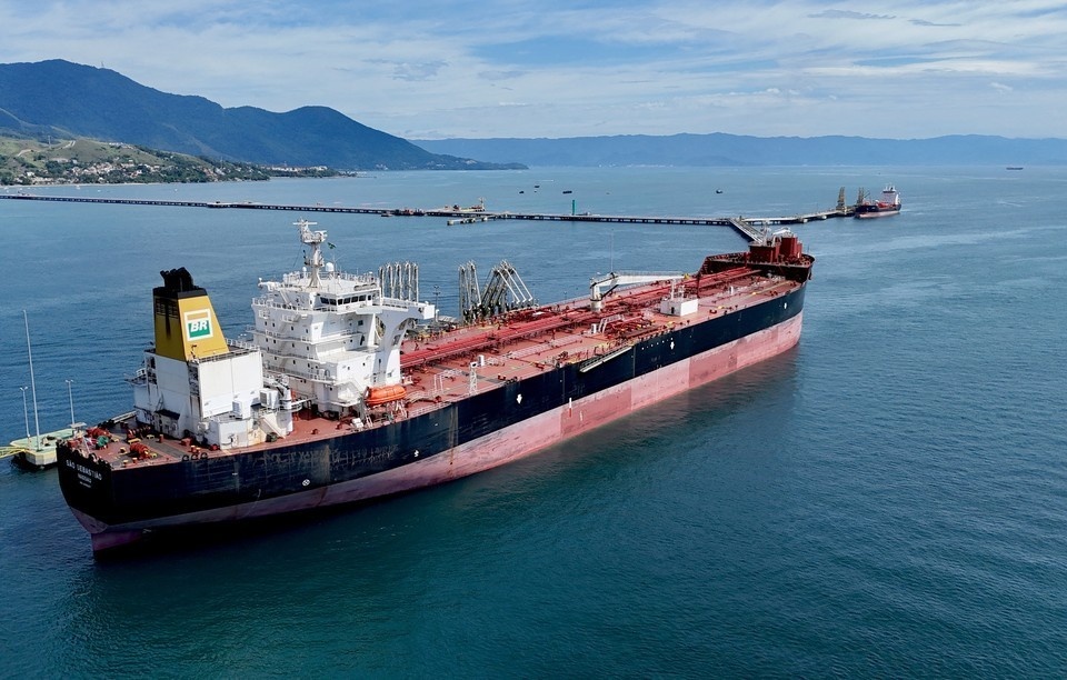    США сейчас активно наращивает объемы добычи нефти у себя и в Венесуэле из-за открытия Ормуза REUTERS