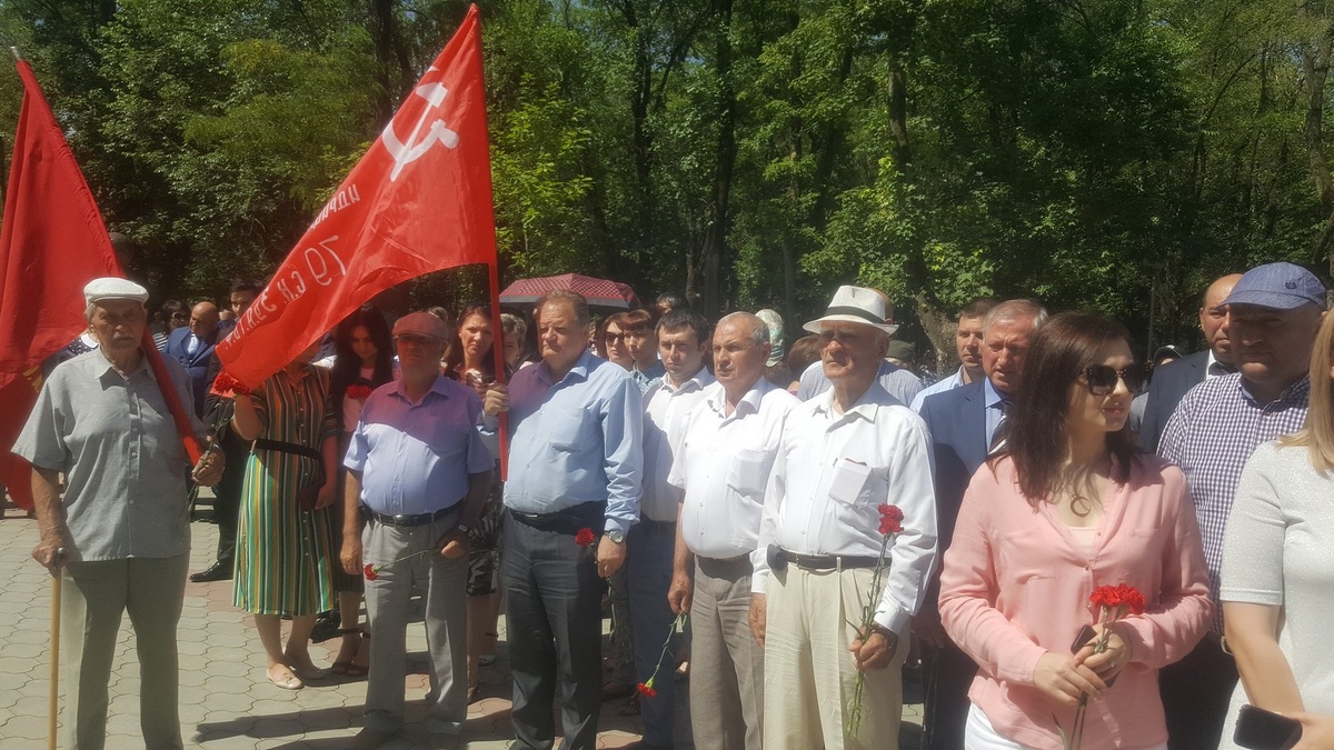 22 июня. На митинге в Черкесске.