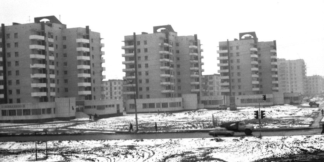 У перекрёстка улиц Можайского и Конева, начало 1990-х