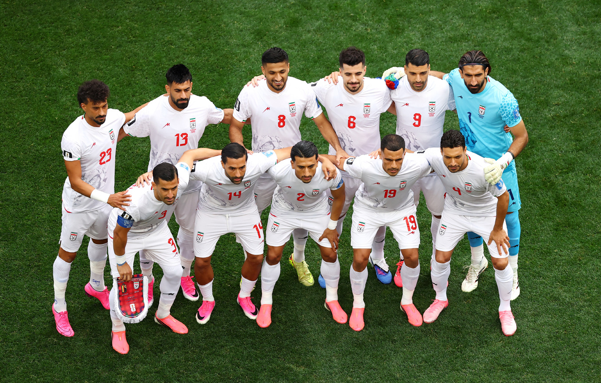    Футболисты сборной Ирана  Dean Mouhtaropoulos/Getty Images