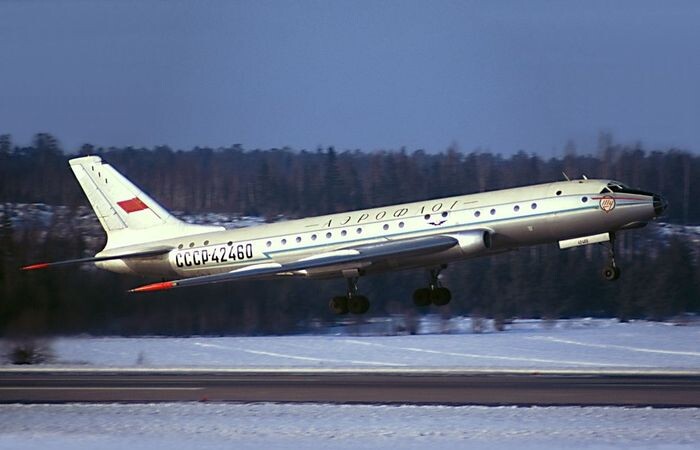 Лётчики ещё долгое время вспоминали непростые времена, связанные с посадкой Ту-104. \ Фото: glagol38.ru.