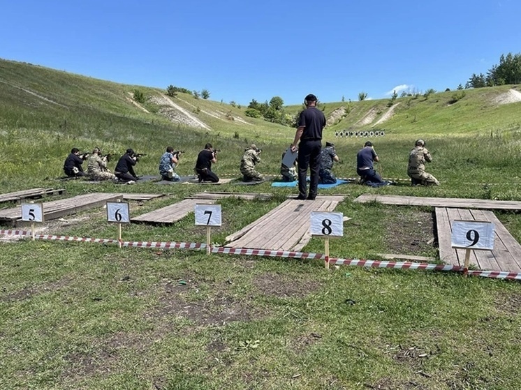     Белгородские полицейские состязались в биатлоне и стрельбе, фото: 31.xn--b1aew.xn--p1ai/news/item/89114312/