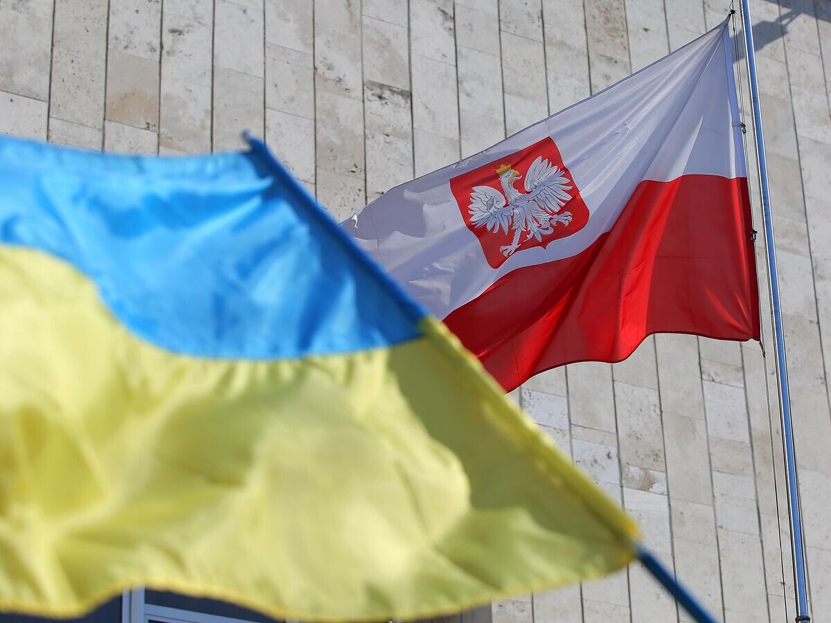    Флаги Украины и Польши© РИА Новости . Стрингер