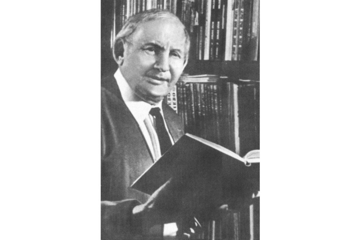    Писатель Александр Волков. скриншот с сайта Азбука