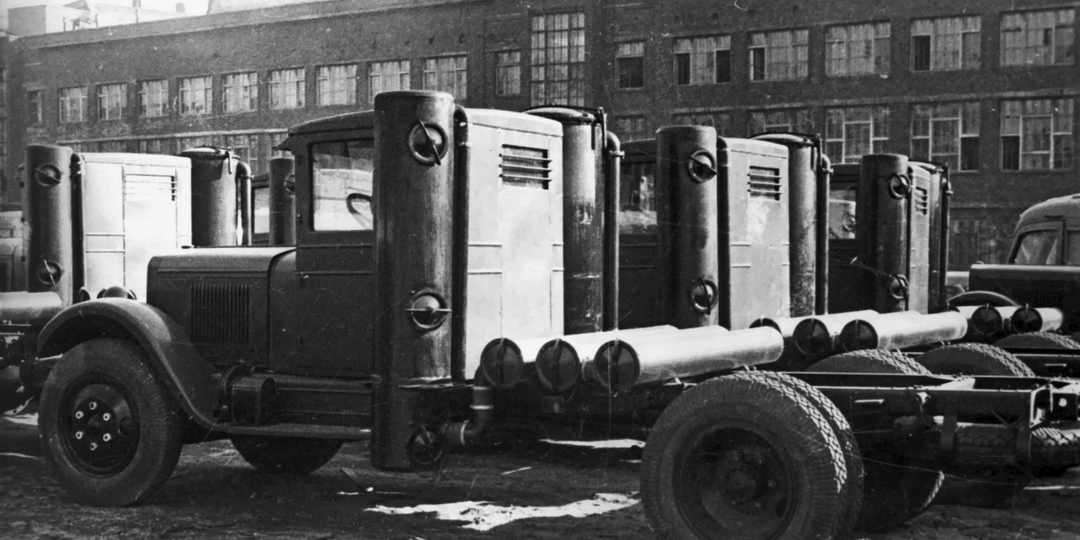 «32 000 грузовиков на дровах»: Как Советские учёные заставили работать грузовики на дровах
