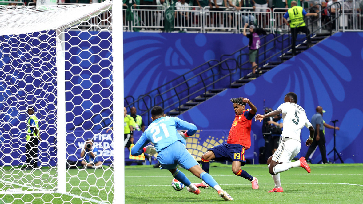    Гол Ламина Ямаля в матче Испания — Саудовская Аравия (4:0). Getty Images
