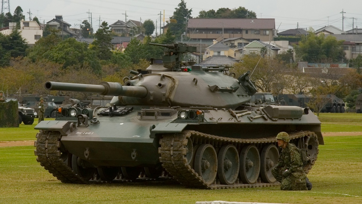 танк Type 74 на учениях в Японии