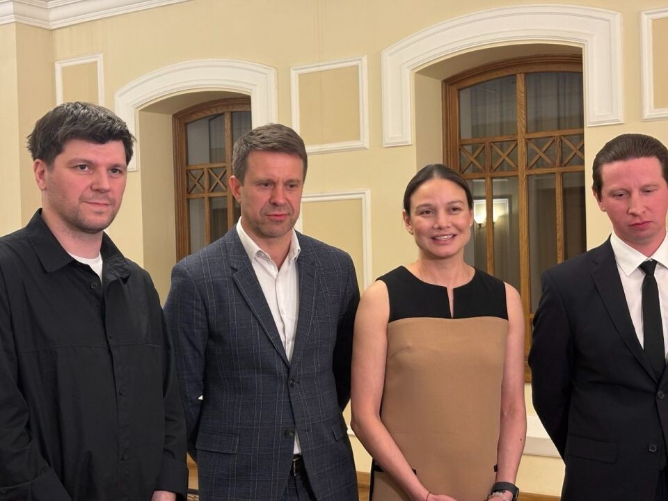    Режиссер Роман Кочержевский и артисты Сергей Перегудов, Лаура Пицхелаури и Дмитрий Лысенков. Источник: Евгения Попова/"Толк"