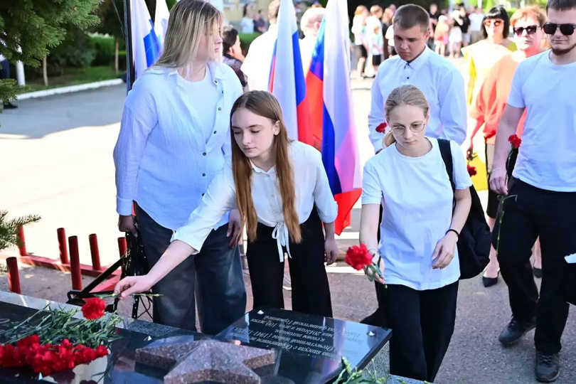 В День памяти и скорби будённовцы собрались у мемориала «Мать-Родина»