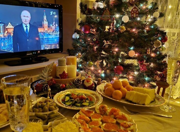 Большой икрометный гамбит:Россиян призвали запасаться красной икрой к Новому году