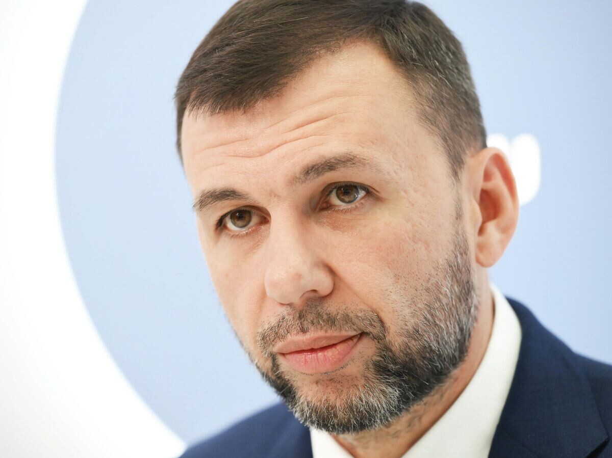    Денис Пушилин на стенде РИА Новости во время ПМЭФ-2026 | © РИА Новости / Григорий Сысоев