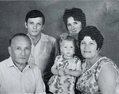 Марина Могилевская в детстве с семьёй