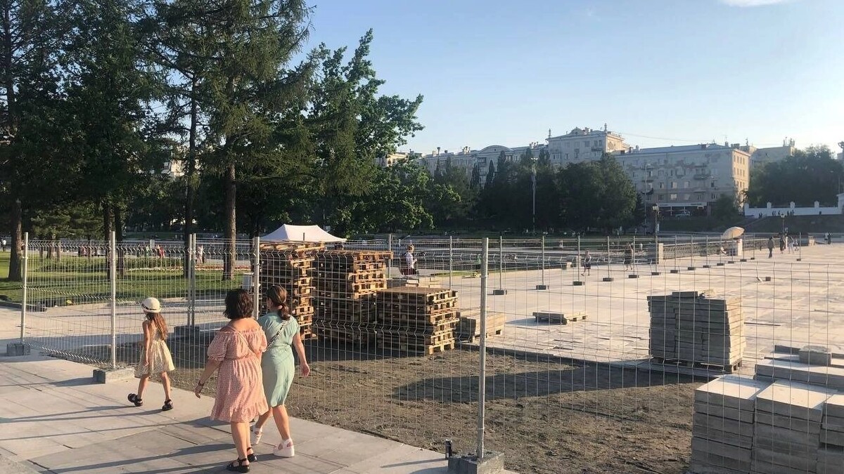    В 2024 году Плотинку снова перекрыли — чтобы переложить плитку повторно   Алена Полозова / tagilcity.ru