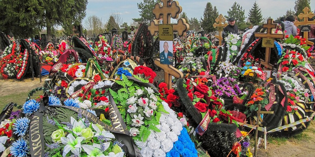 Похороны и памятник погибшему военнослужащему: что оплатит государство и как получить компенсацию