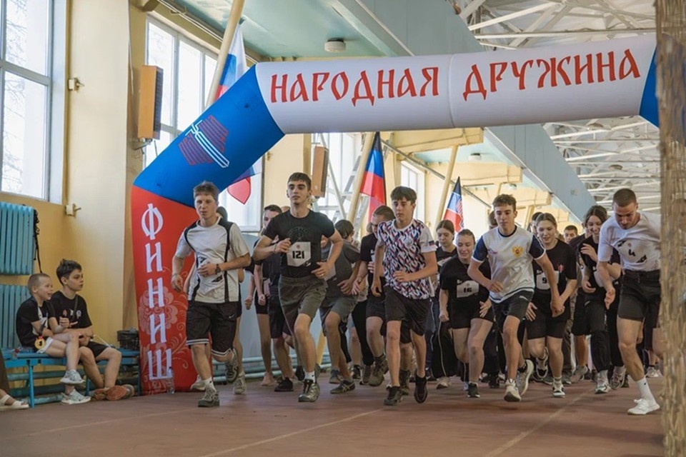    В честь Дня памяти и скорби в ДНР провели забег на дистанцию в 1418 метров. Фото: «Народная Дружина» ДНР