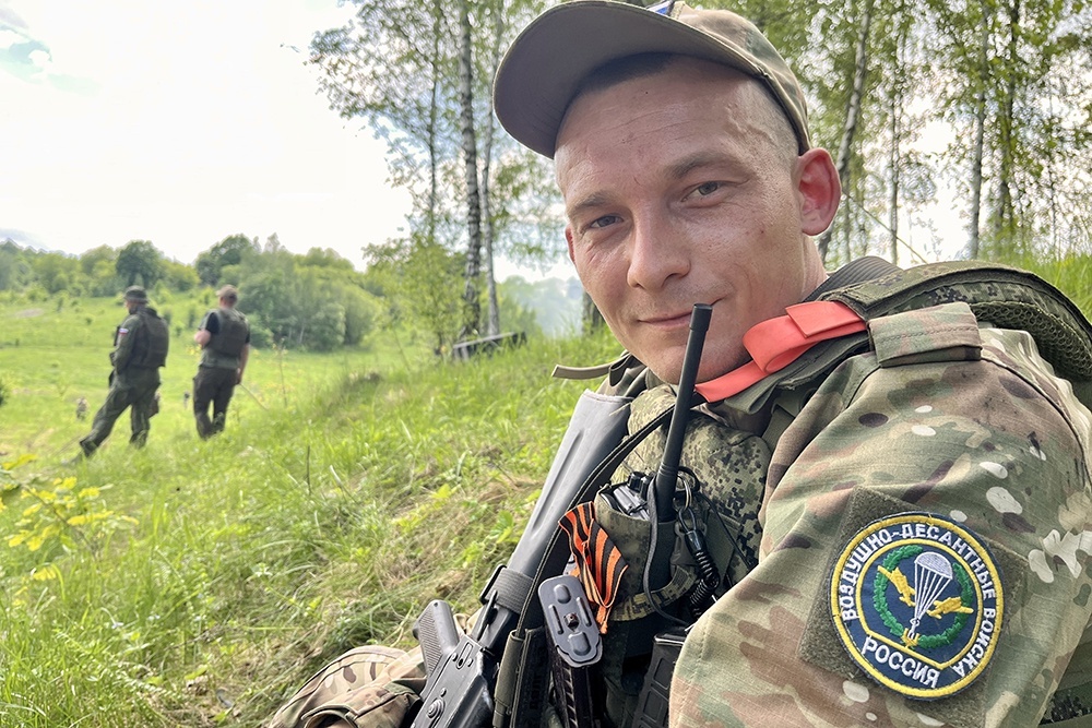    Десантник с позывным Шайба после операции на позвоночнике воюет на СВО. / Анна Ковалева/РГ