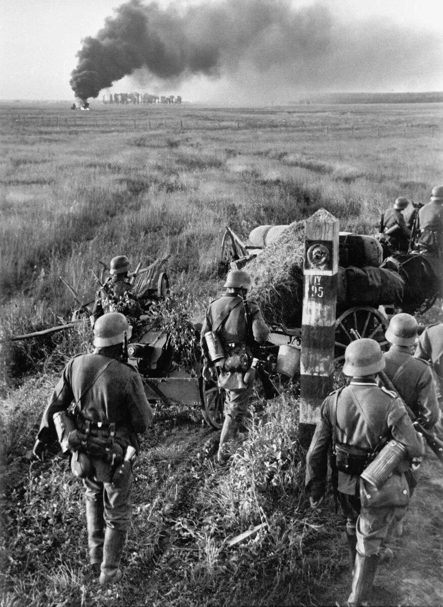 22 июня 1941 года. Немецкие солдаты переходят советскую границу. Фото: Johannes Hahle/WW2 Photo Archive/Wikimedia Commons