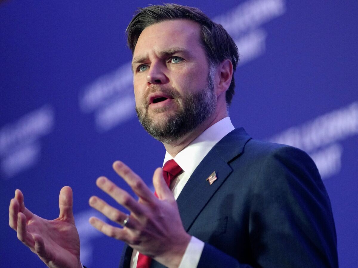    Вице-президент США Джей Ди Вэнс во время пресс-конференции по итогам переговоров с Ираном в Швейцарии | © REUTERS / Nathan Howard