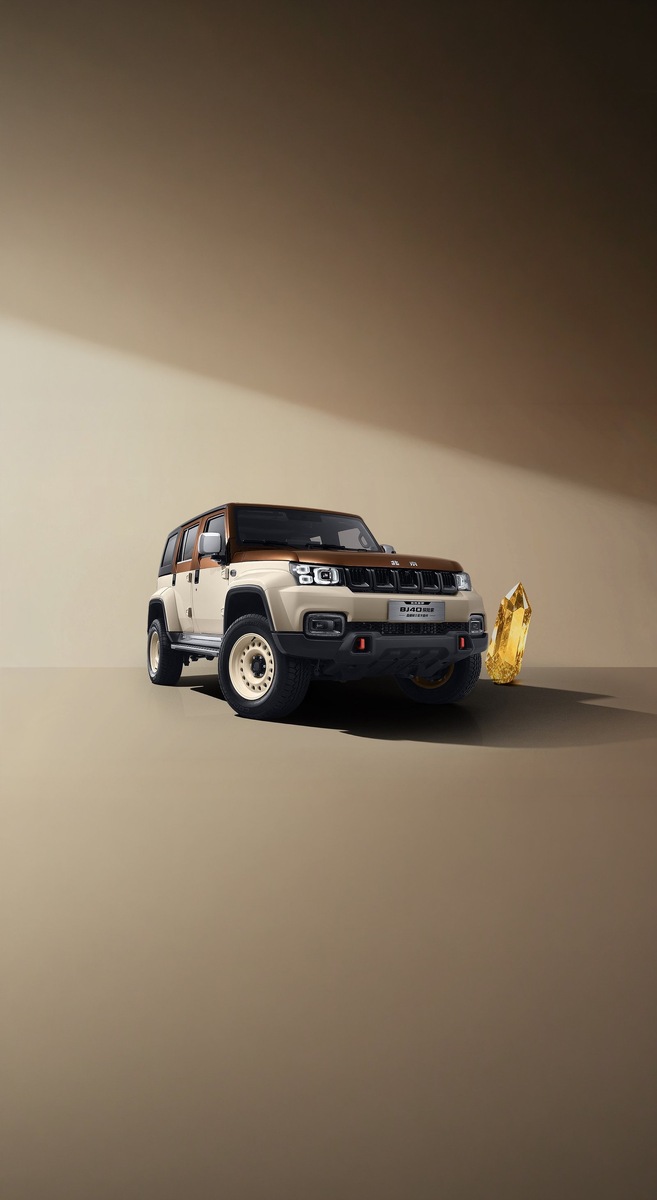    BAIC BJ40 окрашен в двухцветный кузов с черным низом