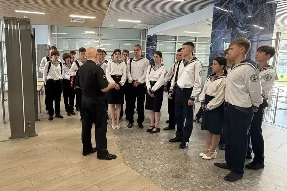   Выпускники Мариупольского морского лицея посетили лицей‑побратим - морской лицей имени адмирала Ф.Ф. Ушакова. Фото: max.ru/nmrpl