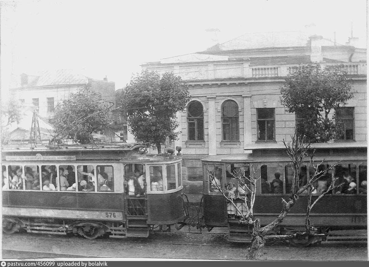 Трамвай №51 на Воронцовской улице, 1930-1933. Автор фото: Ю.М. Конокотин. С сайта www.pastvu.com.