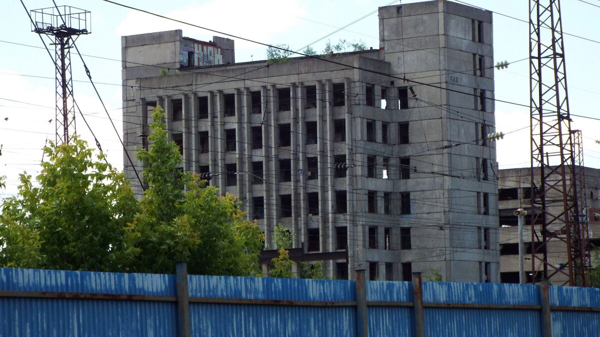    Как выглядит долгострой, где погиб ребенок   newsnn.ru