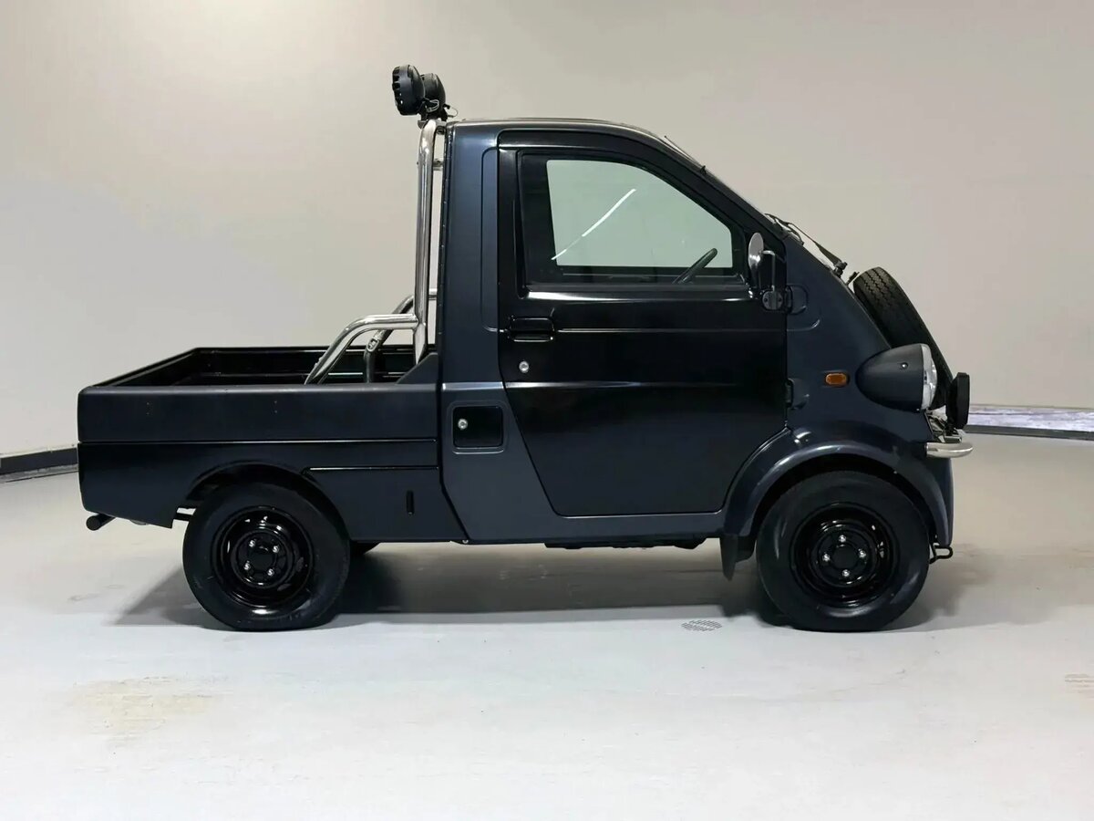    Daihatsu Midget II   
Bring a Trailer