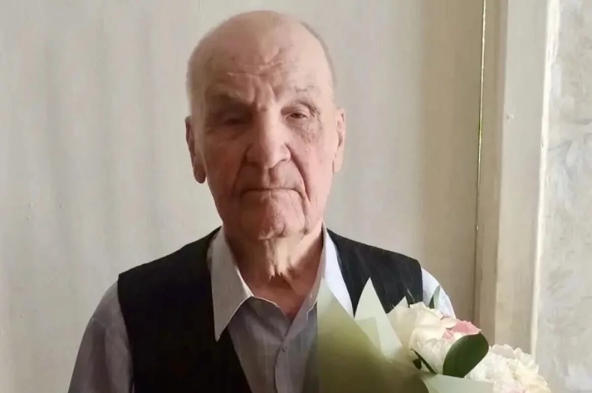    Фронтовик Павел Кабанов отмечает 97-летие