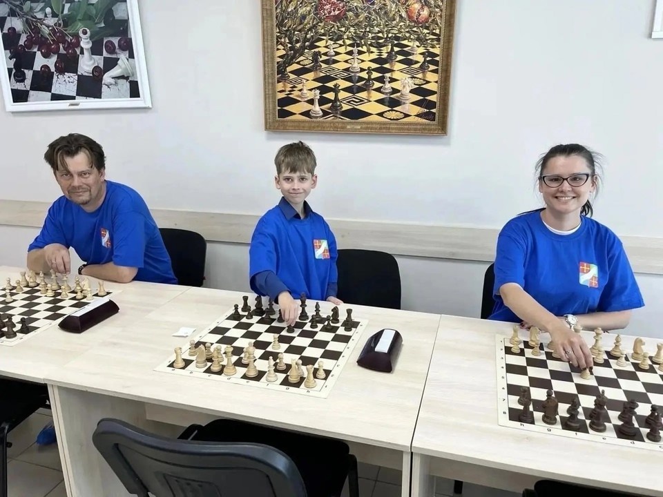    Семья Тюленевых привезла второе место с турнира в тульском Щёкино.