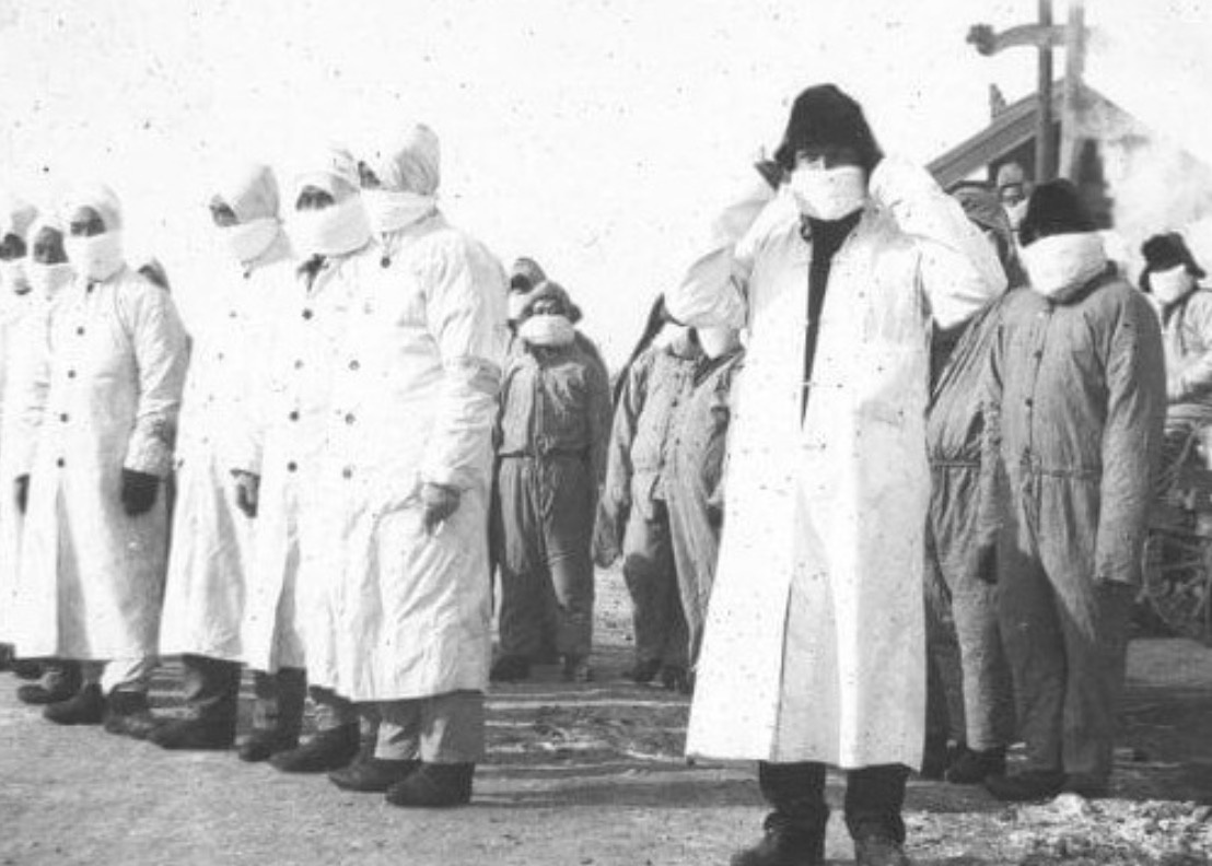 Найдено в Яндекс Картинках по запросу «Чума у стен Кремля В декабре 1939 года Абрам Берлин был отправлен в Москву. Он должен был выступить перед коллегией Наркомздрава с докладом об эффективности их исследований в Саратове. Уважаемому специалисту выделили номер в престижной гостинице "Националь". О»