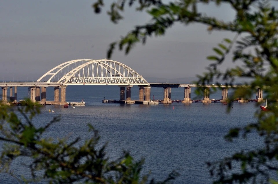   Движение автомобилей по Крымскому мосту оставалось перекрытым ровно час Виталий ПАРУБОВ
