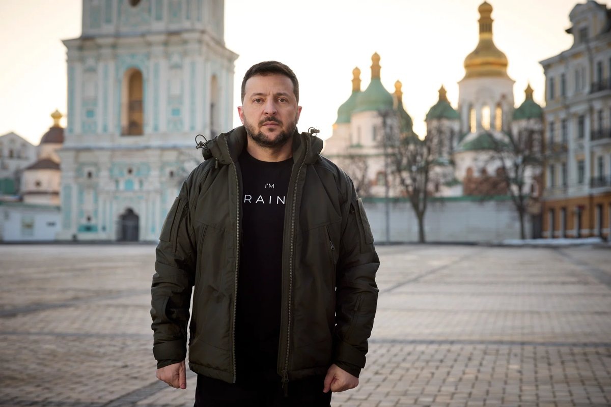     Ранее Зеленский отправил Польше отобранный у него орден по почте