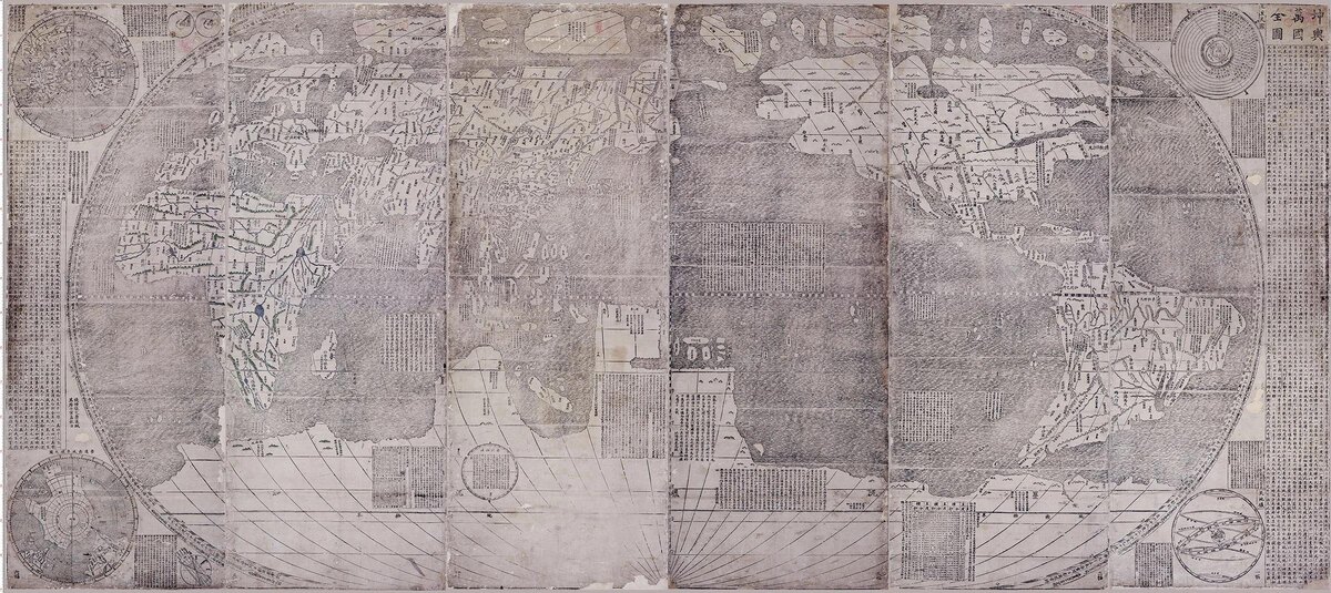 Карта мира Маттео Риччи 1602 года. До конца XVIII века именно по ней японцы изучали мировую географию, но северо-восток Евразии на ней оставался слепым пятном.