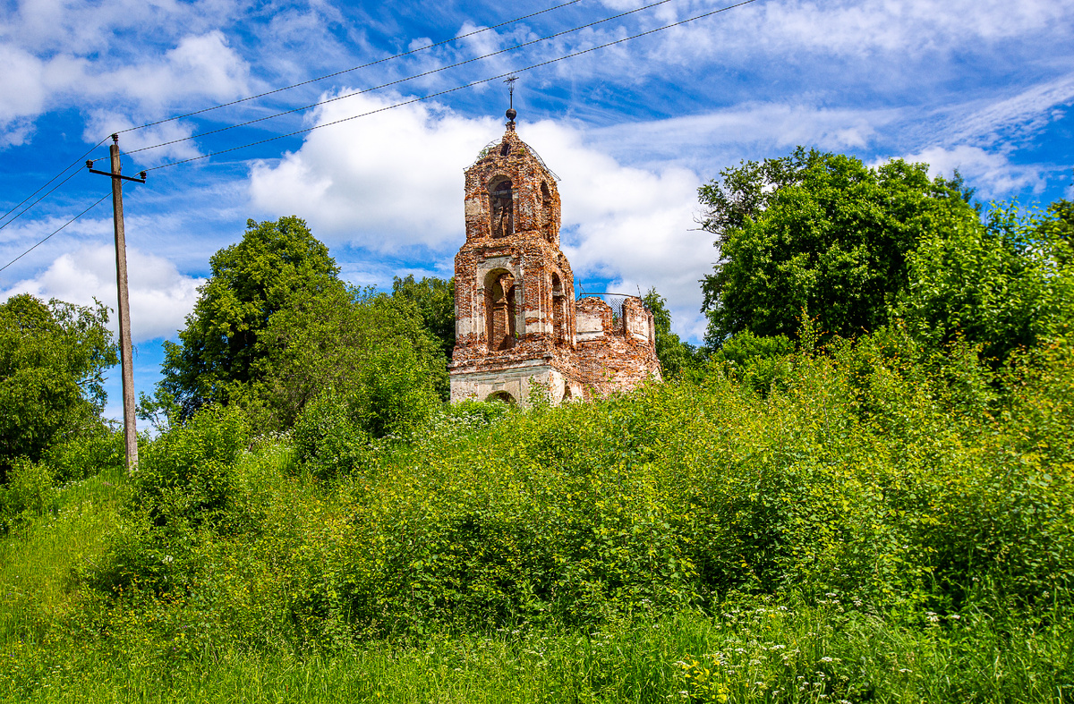 Никольская церковь. Деревня Никольское (село Никольское-Венгерское), Можайский муниципальный округ, Московская область. Фото автора статьи (ещё 1 фото, листайте галерею)