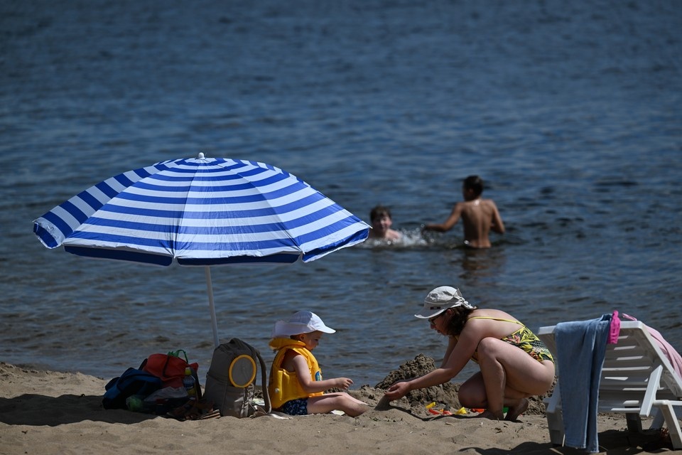    Перед заходом в воду необходимо убедиться в безопасности дна. Евгения ГУСЕВА