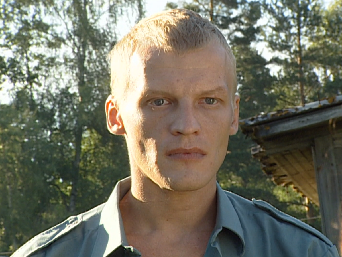 Алексей Серебряков в роли Олега Званцева. Кадр из сериала "Бандитский Петербург: Адвокат", 2000 г., режиссер Владимир Бортко, сценаристы Владимир Бортко, Андрей Константинов, Альбина Шульгина, Вадим Михайлов, композитор Игорь Корнелюк (скриншот)