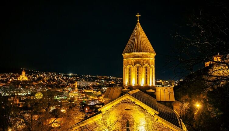    Какие достопримечательности посмотреть в Тбилиси? Фото: Viktor SOLOMONIK on Unsplash