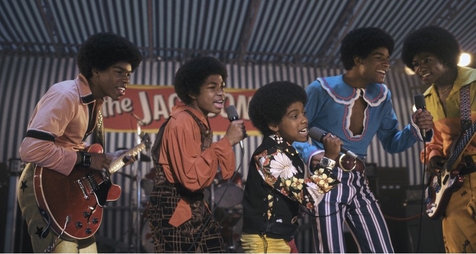 Кадр из фильма «Майкл»: выступление Jackson 5